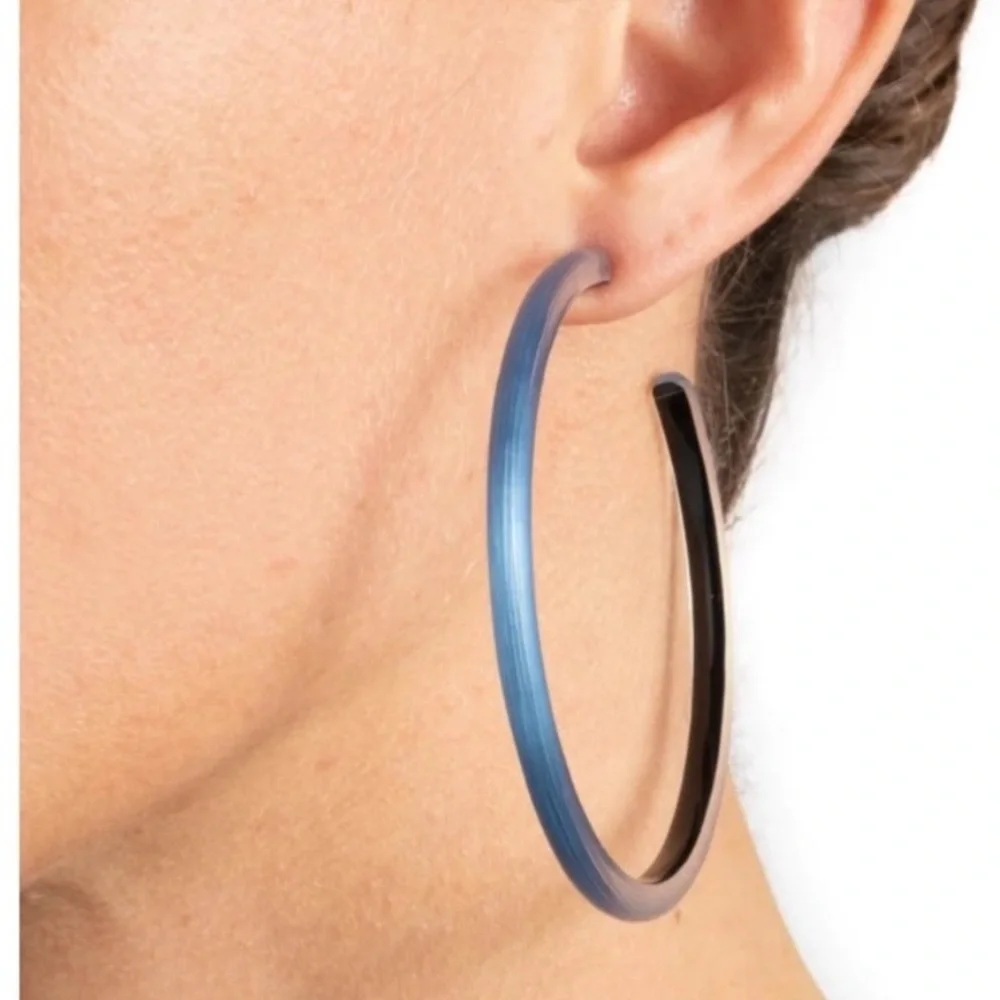 ALEXIS BITTAR Large Lightweight Skinny Lucite Hoop Earrings Light Lapis - Picture 3 of 4